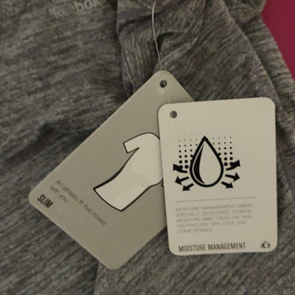NWT Reebok women's fitted performance t-shirt - Picture 6 of 7